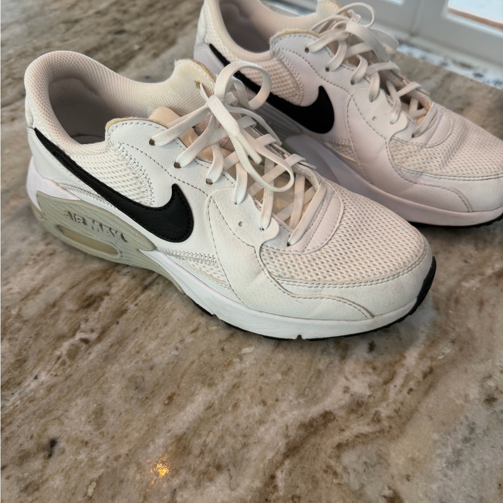 8.5 Nike Women's White and Black Air Max Sneakers